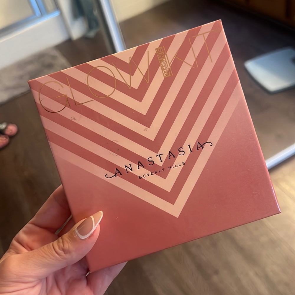New Anastasia Beverly Hills glow kit
